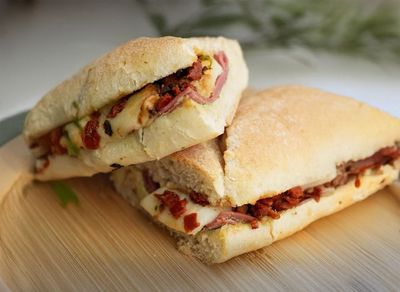 Dana Jambonlu Mozzarella Sandviç