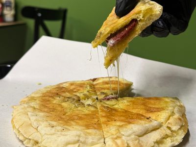 Sucuklu Kaşarlı Tost