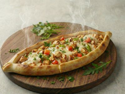 Tavuklu Kaşarlı Pide