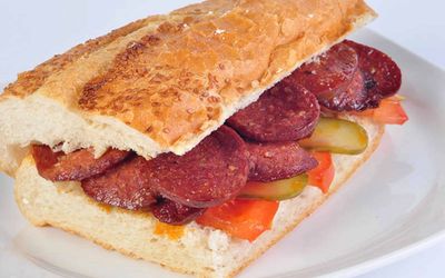 Yarım Ekmek Arası Sucuk