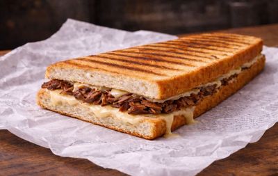 Kavurma Kaşarlı Tost