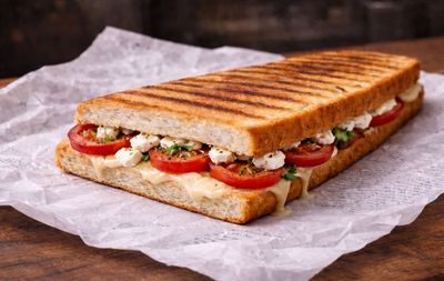 Beyaz Peynirli Domatesli Tost