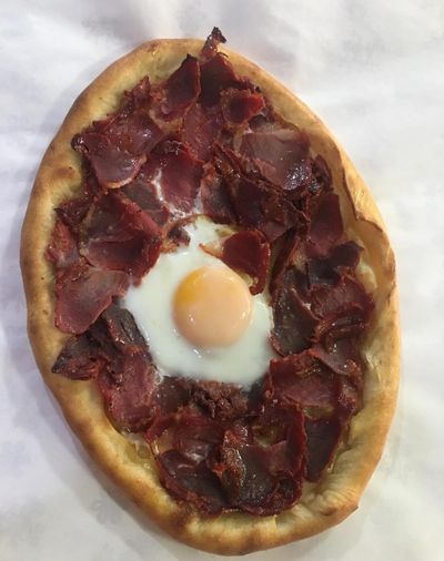 Pastırmalı Yumurtalı Bafra Pidesi