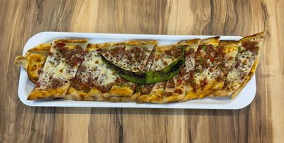 Kuşbaşılı Kaşarlı Pide (75 cm.)