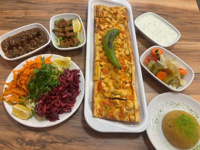 Tavuklu Pide (75 cm.)