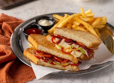 Paçanga Tost + Patates Kızartması