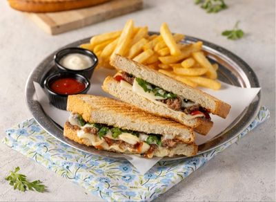 Kavurmalı Kaşarlı Tost + Patates Kızartması