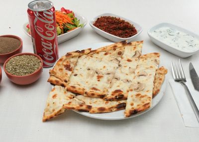 Kaşarlı Mantarlı Pide Menü
