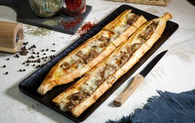 Kavurmalı Pide