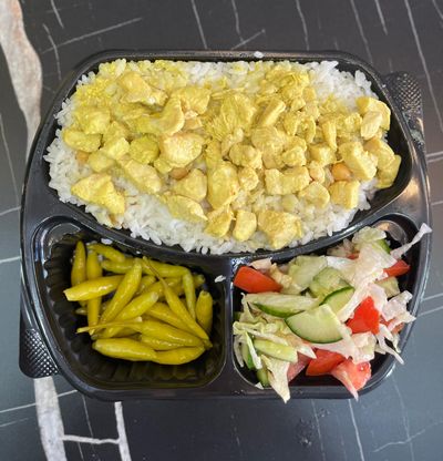 Pilav Üstü Köri Soslu Tavuk