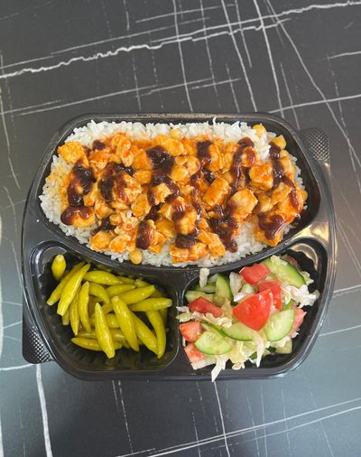 Pilav Üstü Barbekü Soslu Tavuk