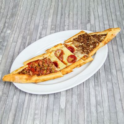 Sucuklu Kaşarlı Pide