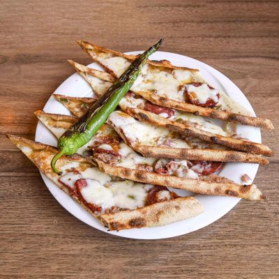 Kıymalı Kaşarlı Pide