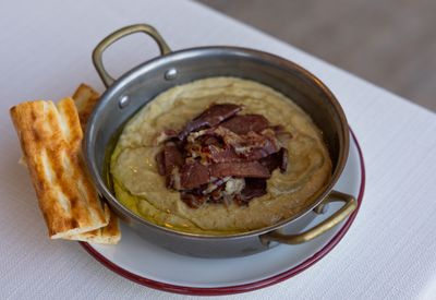 Pastırmalı Sıcak Humus