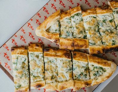 Beyaz Peynirli Otlu Pide