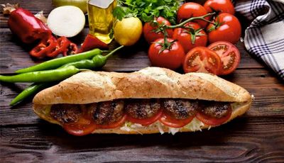 Tam Ekmek Arası Köfte