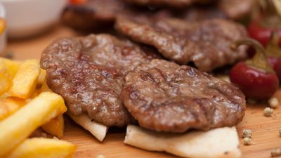 Köfte Patates Yarım Ekmek