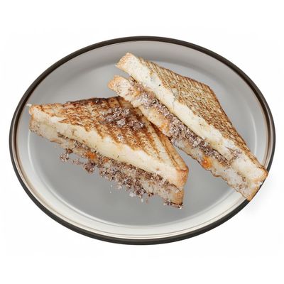 Kavurmalı Kaşarlı Tost