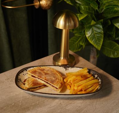  Pastırmalı Kaşarlı Tost
