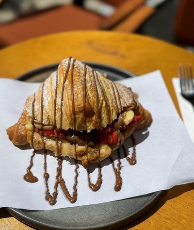 Sütlü Çikolatalı Kruvasan