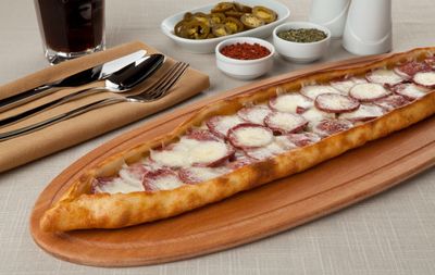 Sucuklu Kaşarlı Pide