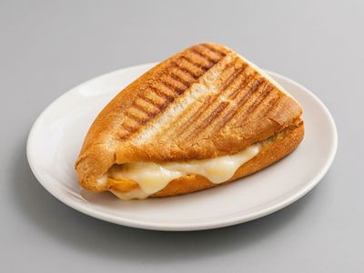 Yarım Ekmek Arası Kaşarlı Tost