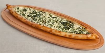 Ispanaklı Beyaz Peynirli Pide (Kapalı Pide)