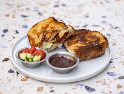 Mozzarellalı Pesto Tava Tost