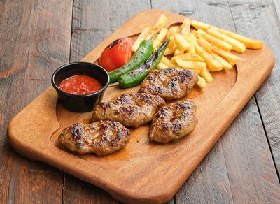 Pilav Üstü Dana Köfte