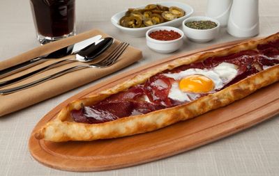 Pastırmalı Yumurtalı Pide (Açık)