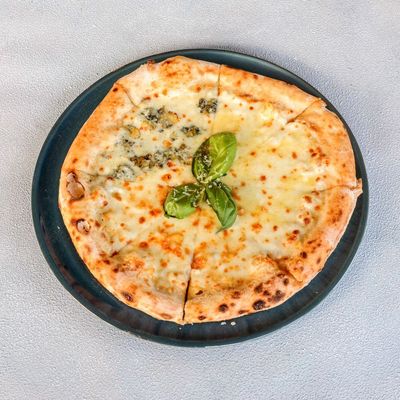 Dört Peynirli Pizza