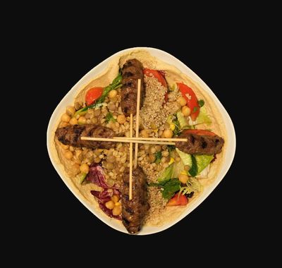 Humuslu Kinoalı Şiş Köfte Salata