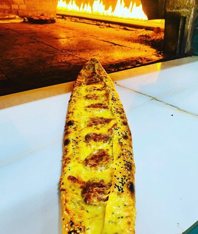 Sucuklu Kaşarlı Pide