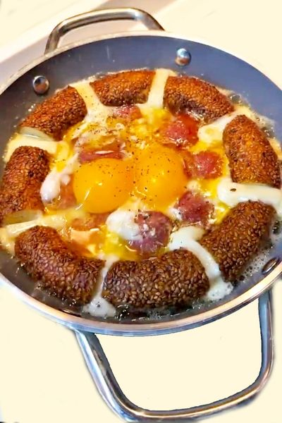 Simitli Kaşarlı Sucuklu Yumurta