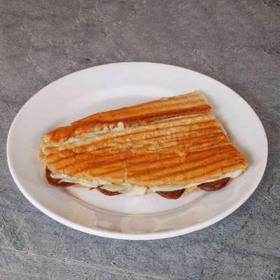Sucuklu Kaşarlı Tost