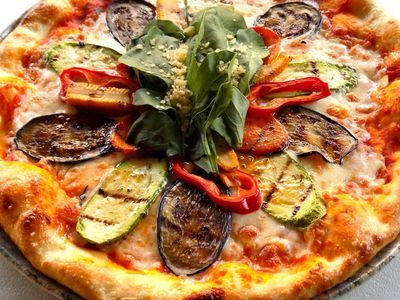 Izgara Sebzeli Pizza