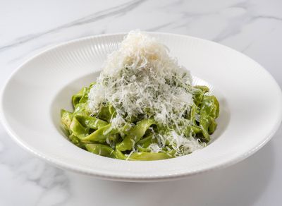 Matchalı Tavuklu Fettuccine Alfredo