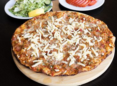 Kaşarlı Lahmacun