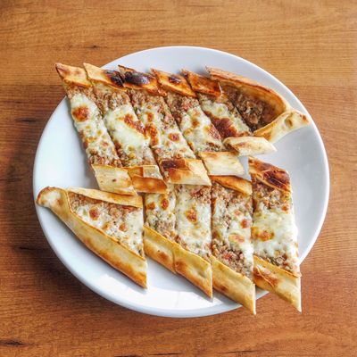 Kıymalı Kaşarlı Pide