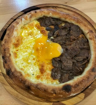 Kavurma & Peynirli Görele Pidesi