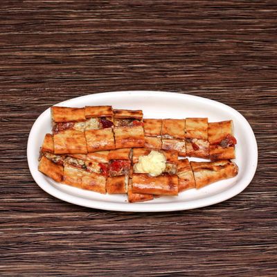 Kaşarlı Sosisli Pide