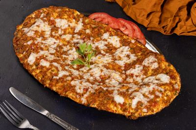 Kaşarlı Lahmacun