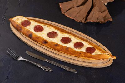 Kaşarlı Sucuklu Pide