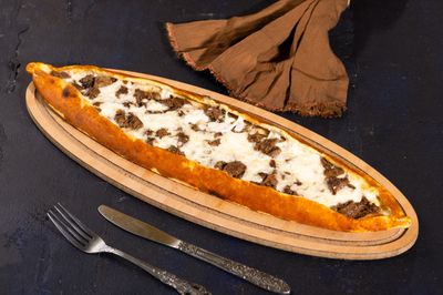 Kavurmalı Kaşarlı Pide