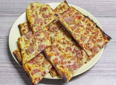 Kaşarlı Etli Ekmek