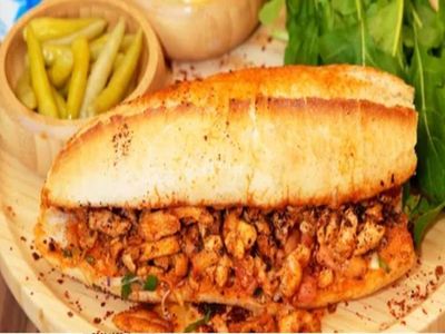 Yarım Ekmek Arası Tavuk Tantuni