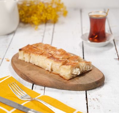 Peynirli Kol Böreği