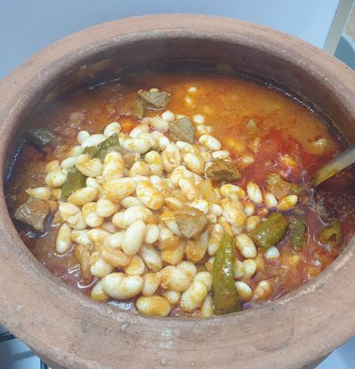 Güveçte Etli Kuru Fasulye