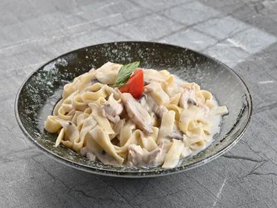 Fettuccine Chicken Alfredo