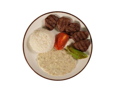 Püre Yatağında Izgara Köfte